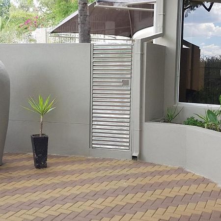 Feather Self Catering Accommodation Windhoek Exterior foto