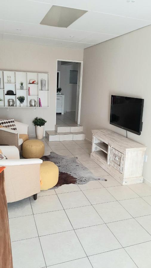 Feather Self Catering Accommodation Windhoek Exterior foto