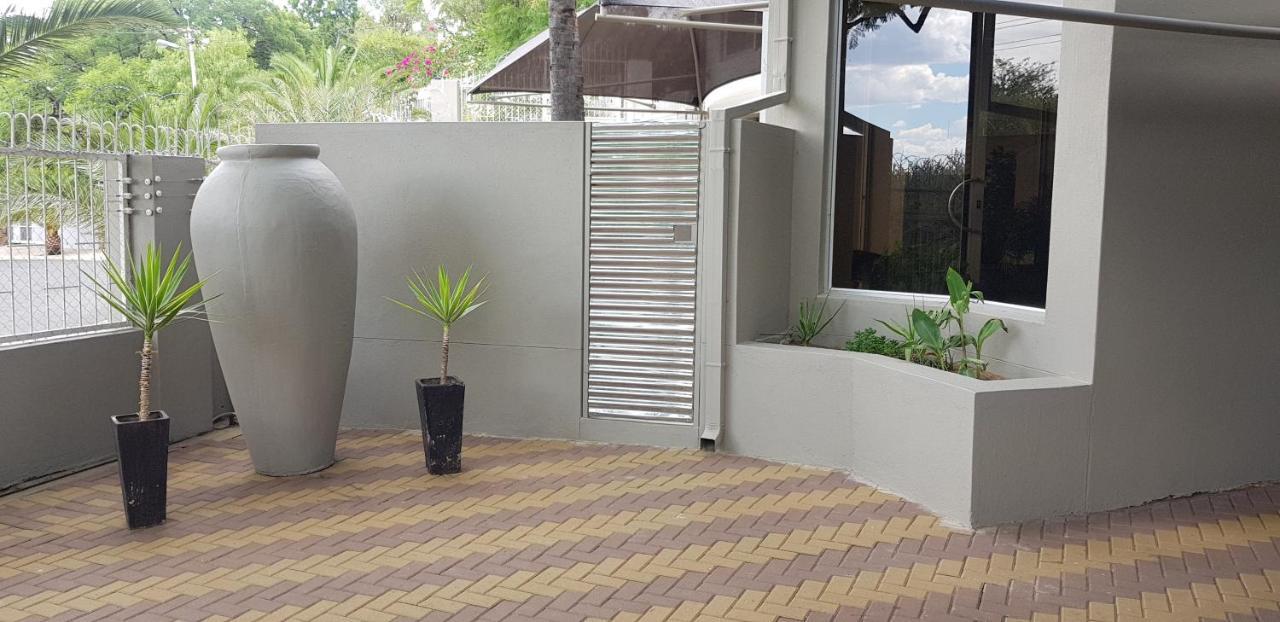 Feather Self Catering Accommodation Windhoek Exterior foto