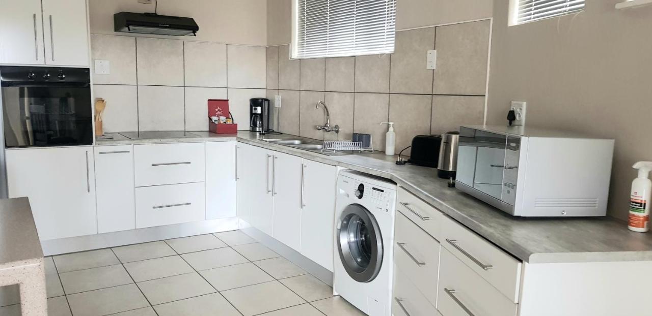 Feather Self Catering Accommodation Windhoek Exterior foto
